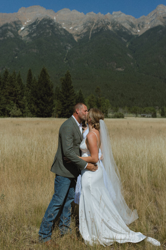 a wedding at Norbury Lake Provincial Park